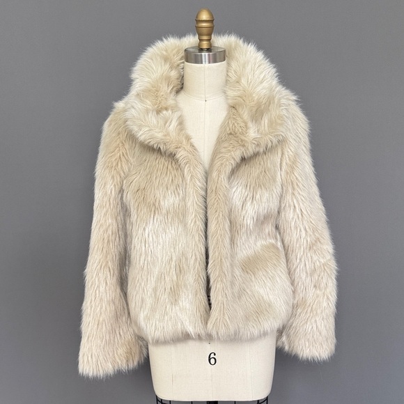 Milly of New York Jackets & Blazers - MILLY of NY Cream Faux Fur Jacket SZ 6 - LIKE NEW.